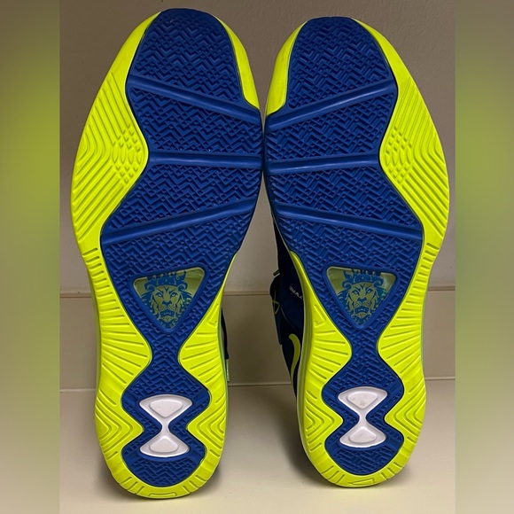 Nike Lebron 8 V/2 Low Blue & Volt Sneakers, Size 15 - Picture 10 of 13